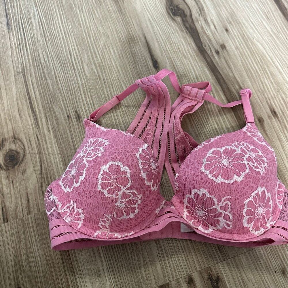 Victoria’s Secret pink lace racerback lightly lined 32D bra